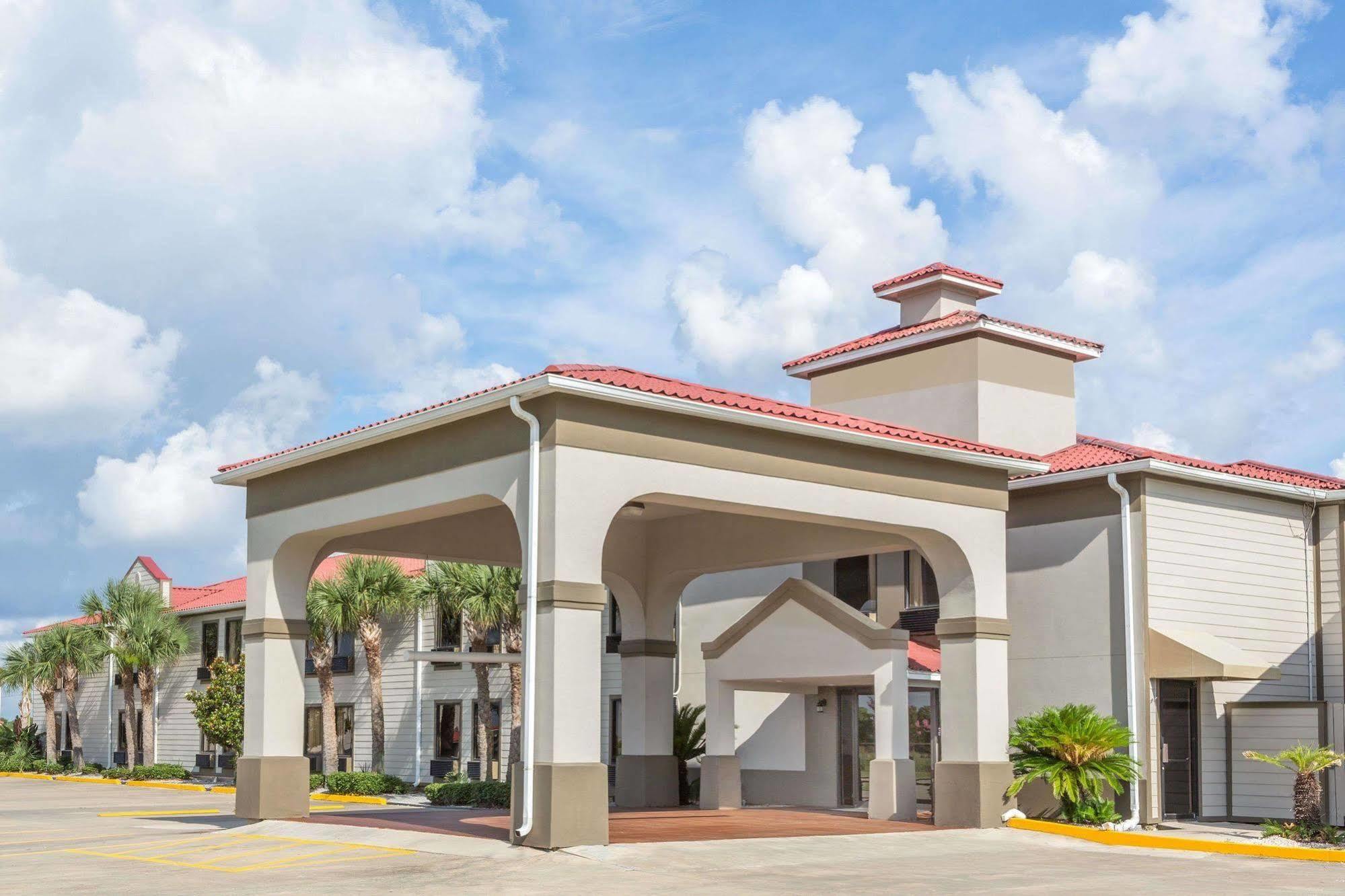 Days Inn By Wyndham Galliano La Extérieur photo