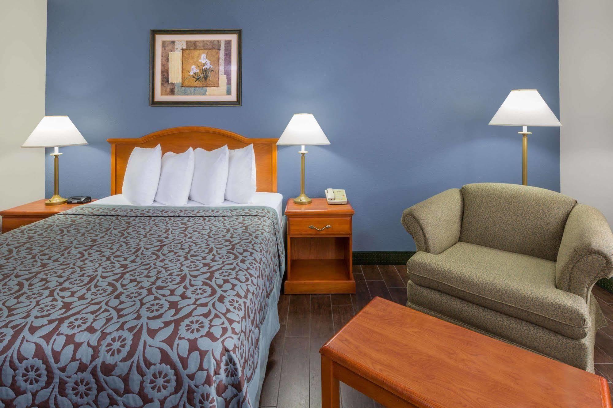 Days Inn By Wyndham Galliano La Extérieur photo